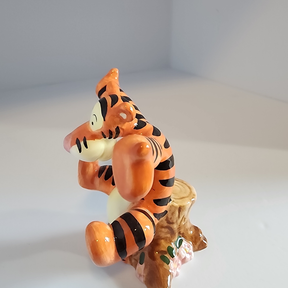 VINTAGE Tigger Ceramic Figurine - Picture 4 of 5